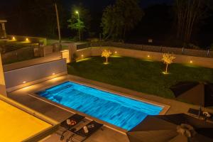 Modern 300m2 Villa - King Beds & Leisure Zone