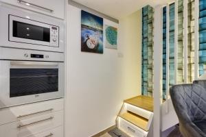 B2 City Center, Dohany street