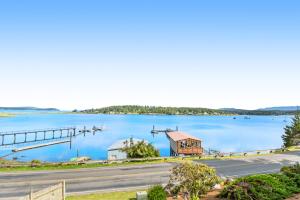 Davis House on the Bay