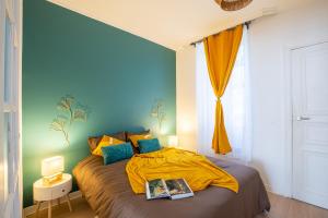 Le Marché de lElégance à Vernon-Giverny - Claude Monet - Downtown