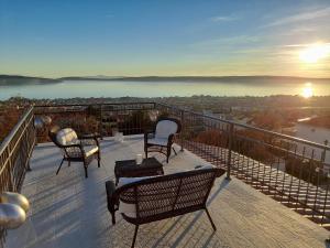 The View Split. Highlight with Roof-Top-Terrace and Pool