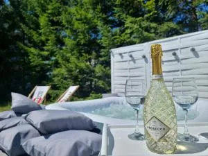 Domki z jacuzzi nad zatoką - Rzucewo