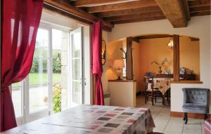 Maisons de vacances Amazing home in Portbail with 4 Bedrooms and WiFi : photos des chambres