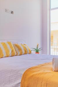 Unique 2BDR Suite Near Sea and Pool in City Center!