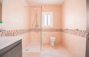 Unique 2BDR Suite Near Sea and Pool in City Center!