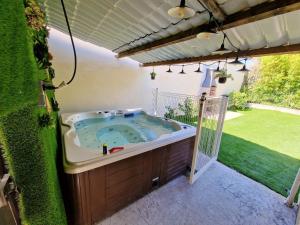 Villas Villa de 4 chambres avec piscine privee jacuzzi et jardin clos a Saint Privat des Vieux : photos des chambres