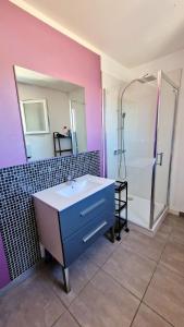 Villas Villa de 4 chambres avec piscine privee jacuzzi et jardin clos a Saint Privat des Vieux : photos des chambres