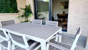 Apartamento diseño con jardín privado a 100 metros del mar