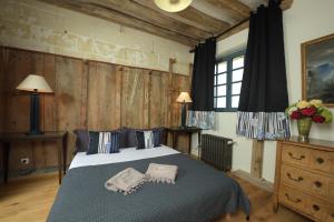 B&B / Chambres d'hotes Chateau de Candes - Art & Spa : Maison Katcha - 3 Chambres avec Vue sur la Loire