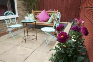 Luxury London Garden home sleep 7, 2 mins to metro