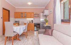 Amazing Apartment In Raslina With Wifi And 3 Bedrooms