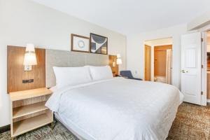 One-Bedroom King Suite with Sofa Bed room in Staybridge Suites Gulf Shores an IHG Hotel