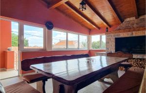 Amazing Home In Skabrnja With Sauna