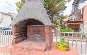 2 Bedroom Awesome Apartment In Pirovac