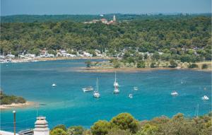 Cozy Home In Vrsar With Kitchen