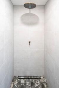 Family penthouse 7-Minutes from Rotterdam Central Newly Build top floor terrace R5