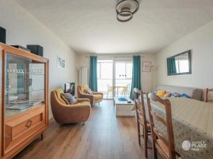 Appartement 66m² rénové, 1 chambre, vue mer, 4ème étage, fibre, 3 étoiles - FR-1-197-198