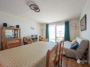 Appartement 66m² rénové, 1 chambre, vue mer, 4ème étage, fibre, 3 étoiles - FR-1-197-198