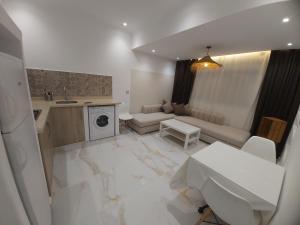 Piso céntrico y a pie de playa.