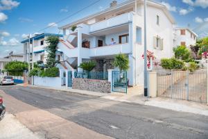 One-Bedroom Apartment (3 Adults) - Cartoe