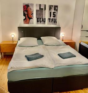 Nana-EG-80m2 sanierter Altbau-Parkplatz-kleiner Garten-WLAN-NETFLIX-2Zimmer-Küche-Dusche-Wanne-Waschmaschine
