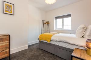 Luke Stays - Sea View