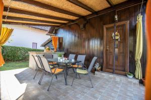 KućA na obali Jezera Sabljaci.