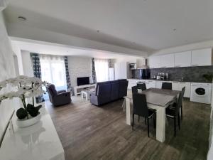 Bel appartement 2 chambres climatisé centre ville