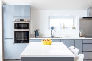 Waves Falmouth-hot tub games room very close to Swanpool beach and Falmouth GC