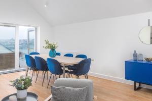 Waves Falmouth-hot tub games room very close to Swanpool beach and Falmouth GC