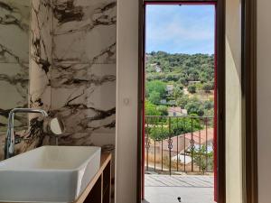 Hotels Hotel Casale Olmia : Suite avec Balcon