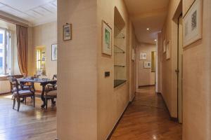 La finestra sul cortile di Via Roma by Wonderful Italy