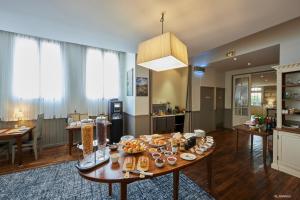 Hotels Logis Hotel, restaurant et spa Le Relais De Broceliande : photos des chambres