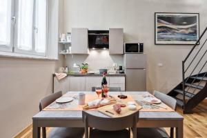 Casa ALELI by Apartments To Art