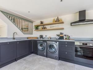 Peaceful And Beautiful Barn In Downland Village - Pass the Keys