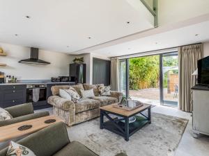 Peaceful And Beautiful Barn In Downland Village - Pass the Keys