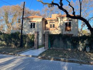 Al Puente y Palo - Casa de Piedra