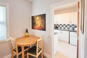 Host & Stay - Seas The Day