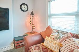 Host & Stay - Seas The Day