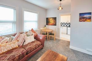 Host & Stay - Seas The Day