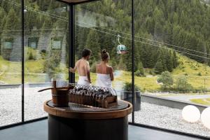 DAS VIER Sport,- und Wellnesshotel - 4hvězdičkové hotely ve městě Sankt Leonhard im Pitztal