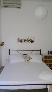 Xenias Independent Studio Near OLD TOWN of Rodos.