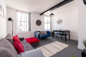 Characterful 2 bed apartment - Spacious & Comfy
