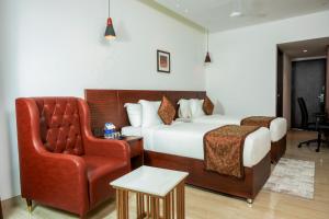 THE RUNWAY HOTEL