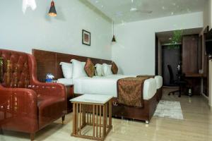 THE RUNWAY HOTEL