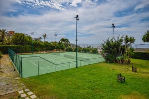 Stylish One Bedroom Apartment with Swimming Pool