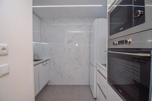 Stylish One Bedroom Apartment with Swimming Pool