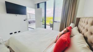 Luxury Apartment With Pool And Golf View