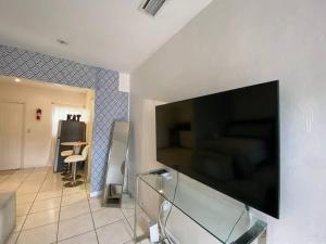 Small House Near Airport Beach - Wynwood