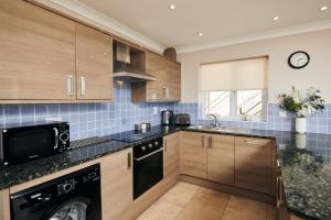 Cliff Haven "Dogs go free"